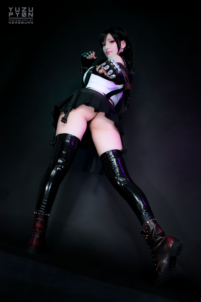 Yuzu Pyon – Tifa Sexy Cosplay