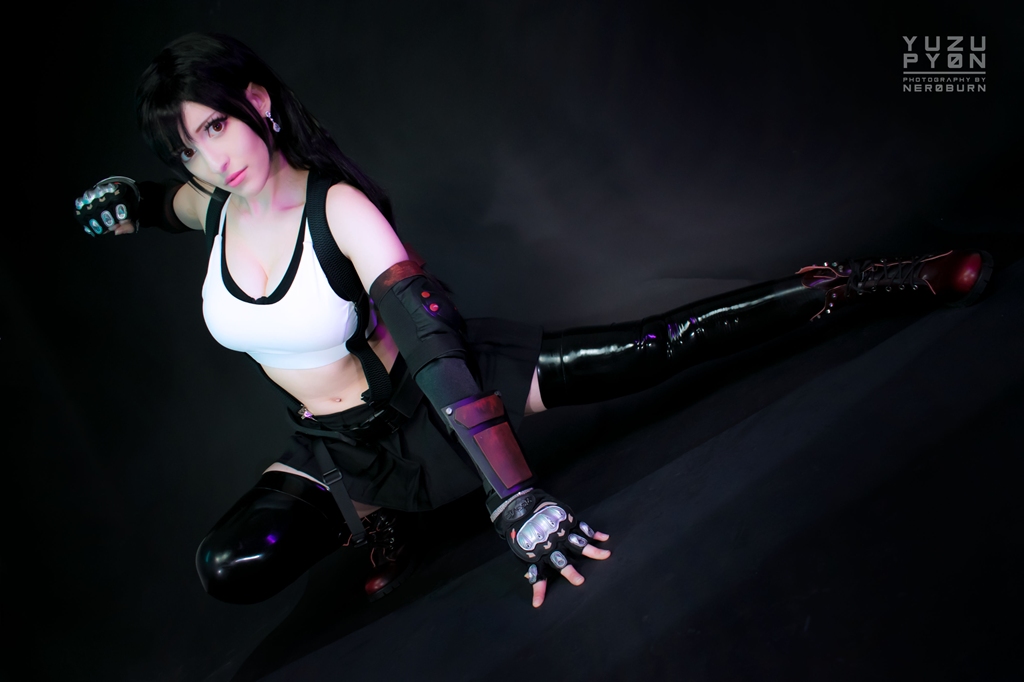 Yuzu Pyon – Tifa Sexy Cosplay