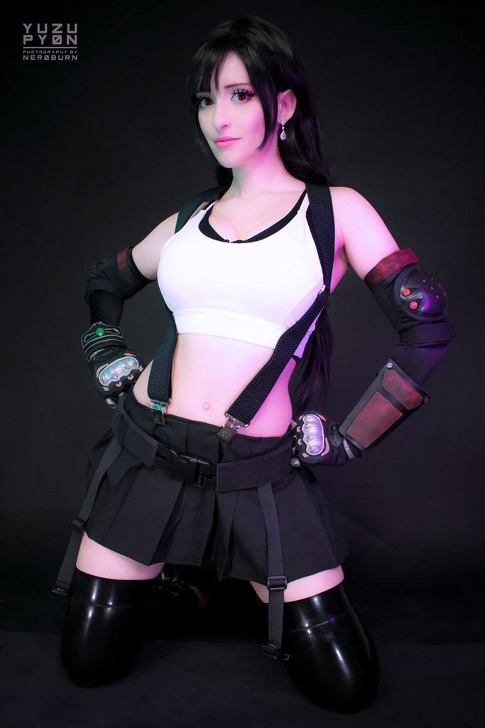 Yuzu Pyon – Tifa Sexy Cosplay