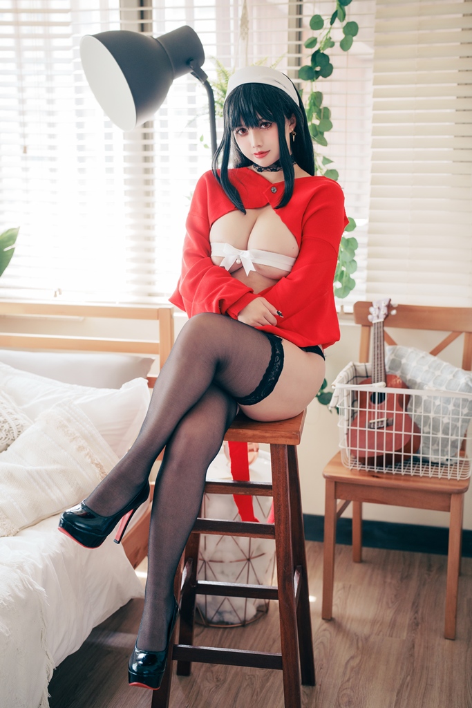 Okita Rinka – Yor Forger Red Sweater (mitaku.net) photo 1-14