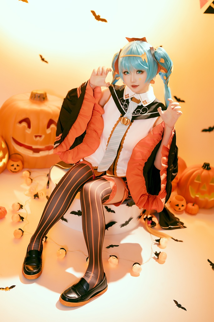 Hoshilily 星之迟迟 – Hatsune Miku Halloween Sexy Cosplay