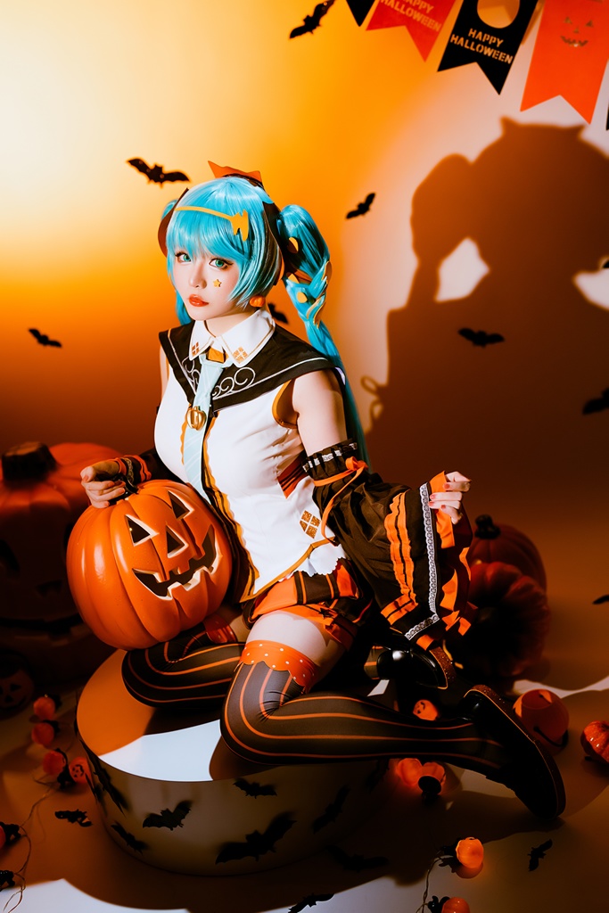 Hoshilily 星之迟迟 – Hatsune Miku Halloween Sexy Cosplay