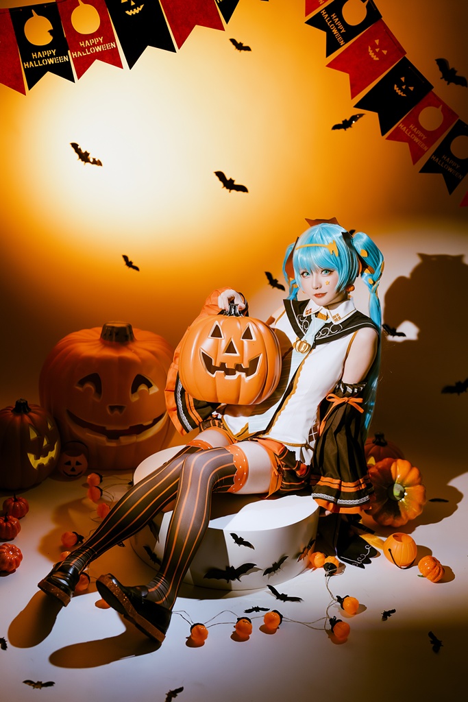 Hoshilily 星之迟迟 – Hatsune Miku Halloween Sexy Cosplay