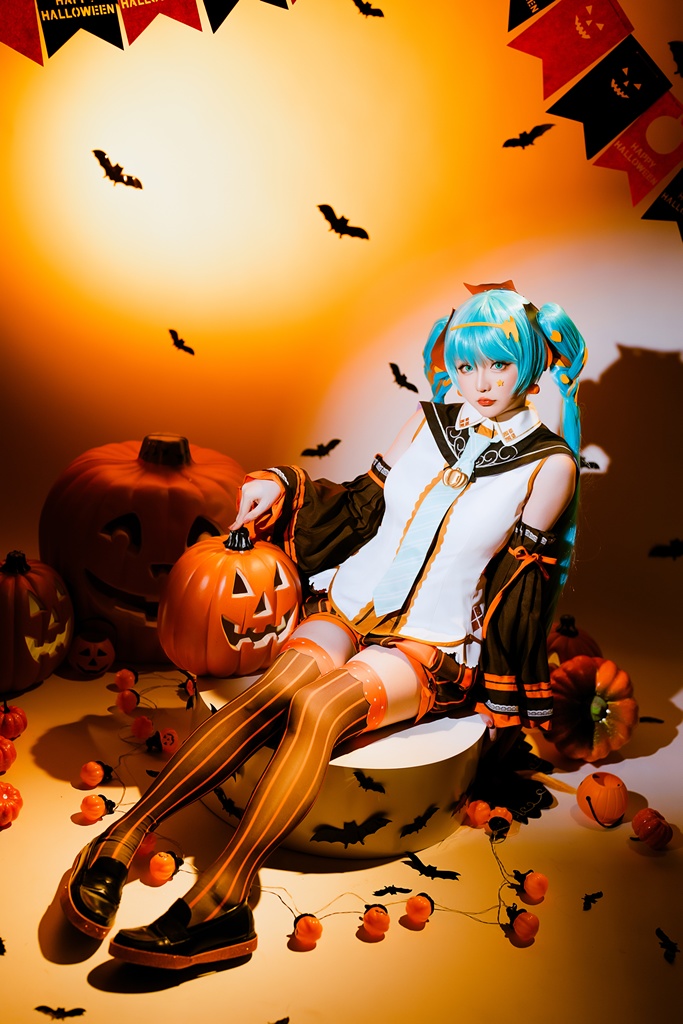 Hoshilily 星之迟迟 – Hatsune Miku Halloween Sexy Cosplay