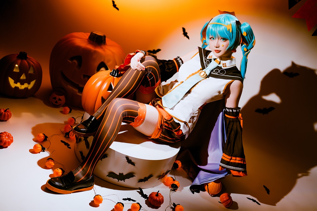 Hoshilily 星之迟迟 – Hatsune Miku Halloween Sexy Cosplay