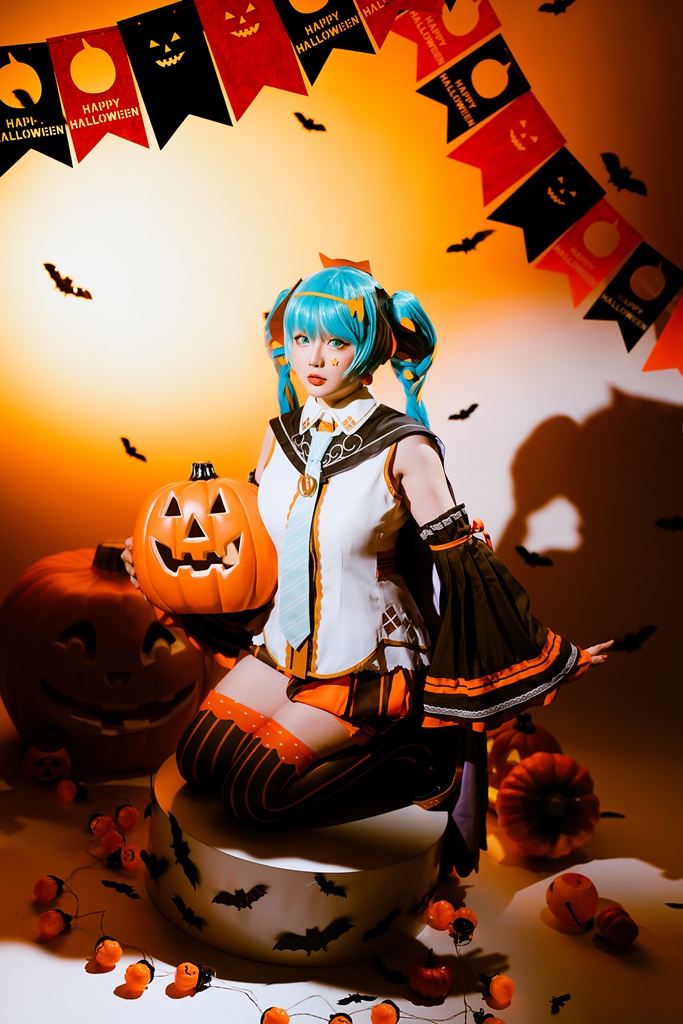 Hoshilily 星之迟迟 – Hatsune Miku Halloween Sexy Cosplay