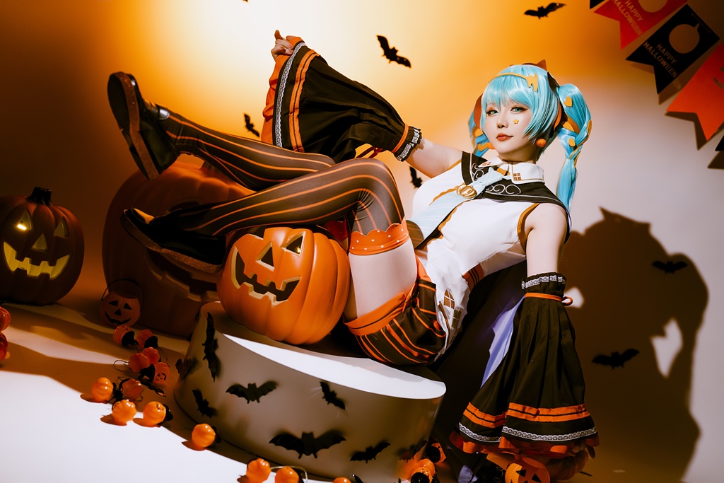 Hoshilily 星之迟迟 – Hatsune Miku Halloween Sexy Cosplay