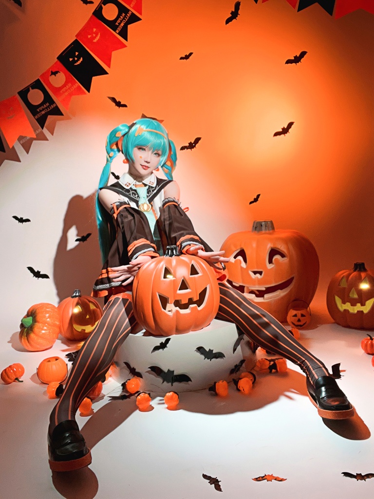 Hoshilily 星之迟迟 – Hatsune Miku Halloween Sexy Cosplay