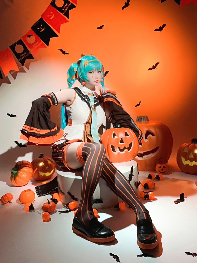 Hoshilily 星之迟迟 – Hatsune Miku Halloween Sexy Cosplay