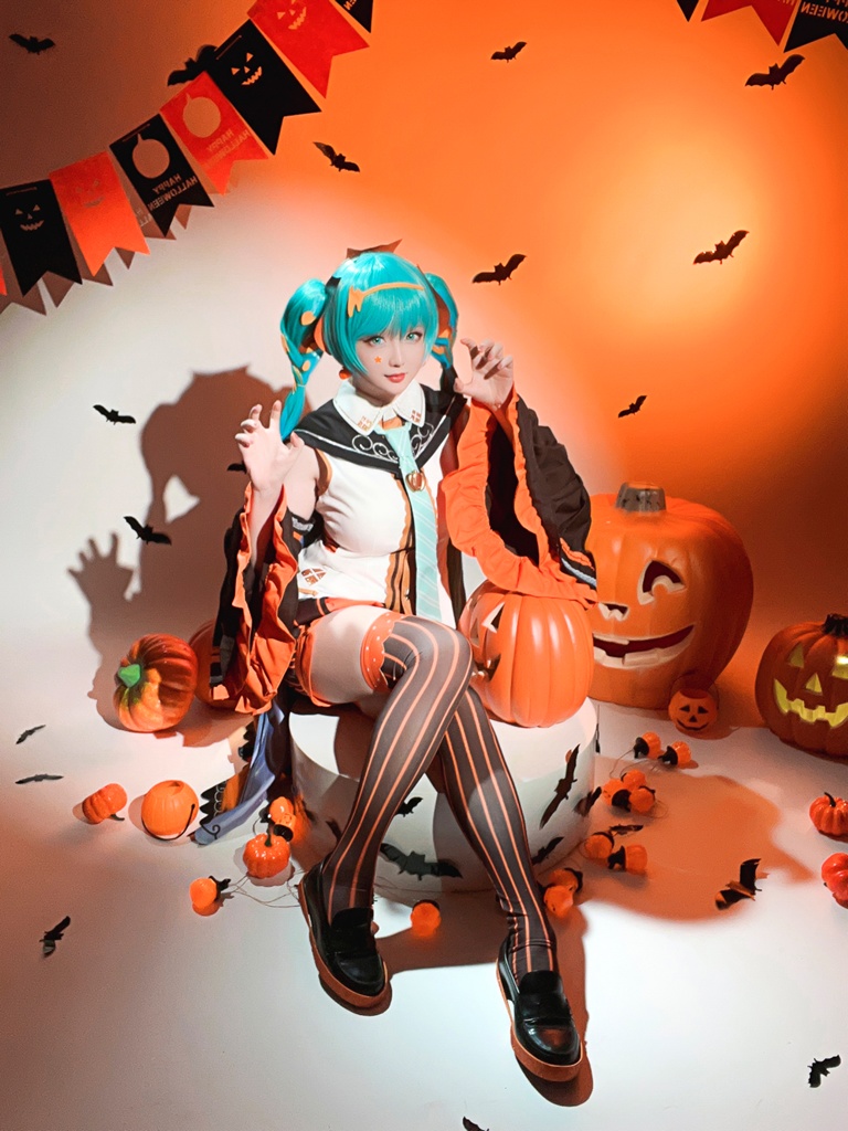 Hoshilily 星之迟迟 – Hatsune Miku Halloween Sexy Cosplay