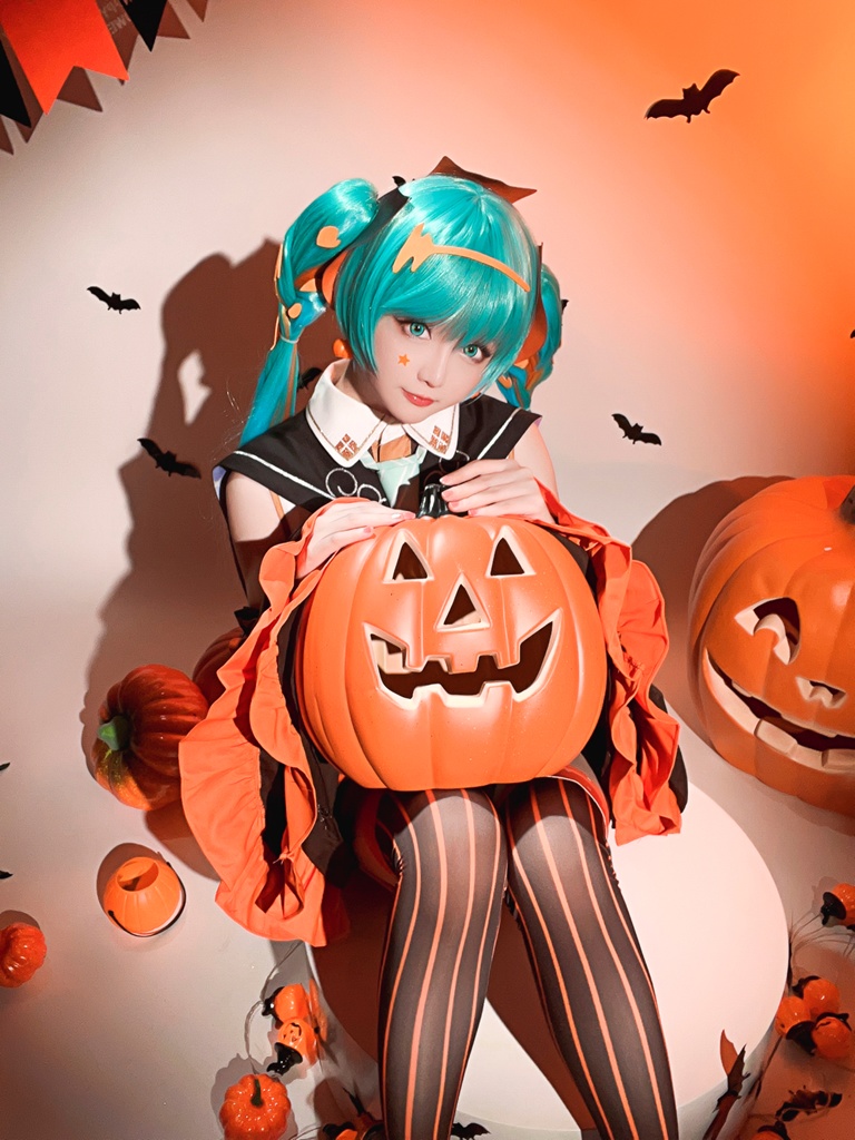 Hoshilily 星之迟迟 – Hatsune Miku Halloween Sexy Cosplay