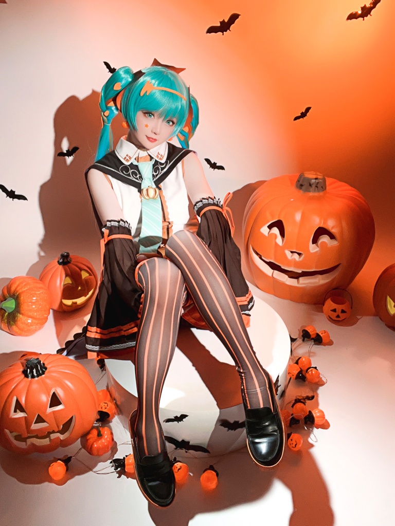 Hoshilily 星之迟迟 – Hatsune Miku Halloween Sexy Cosplay