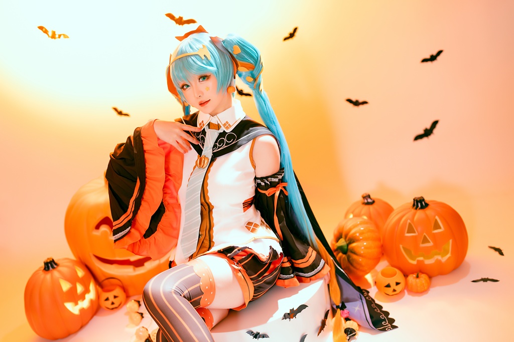 Hoshilily 星之迟迟 – Hatsune Miku Halloween Sexy Cosplay