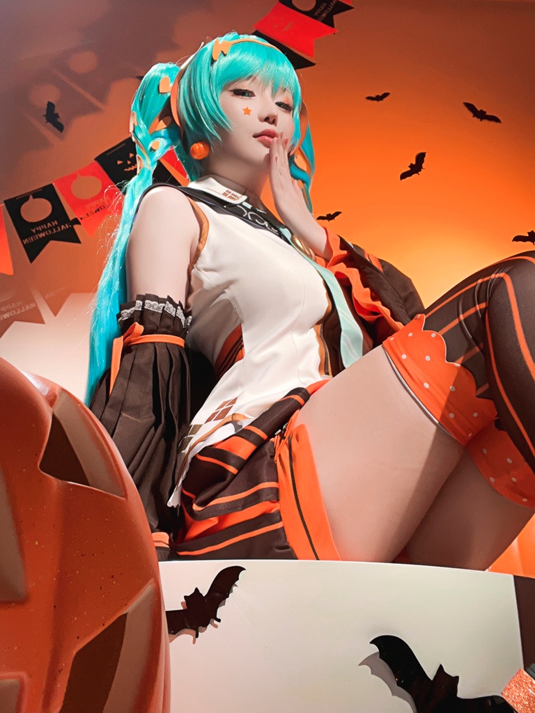 Hoshilily 星之迟迟 – Hatsune Miku Halloween Sexy Cosplay