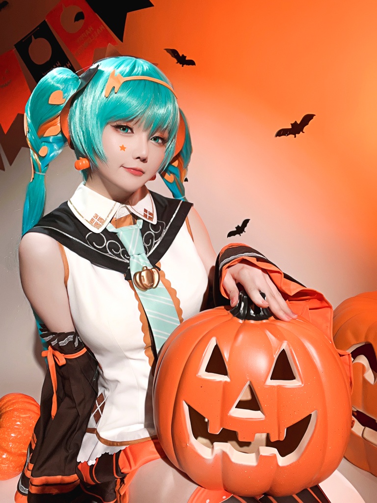 Hoshilily 星之迟迟 – Hatsune Miku Halloween Sexy Cosplay