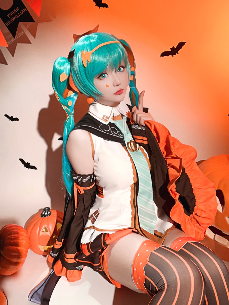 Hoshilily 星之迟迟 – Hatsune Miku Halloween Sexy Cosplay