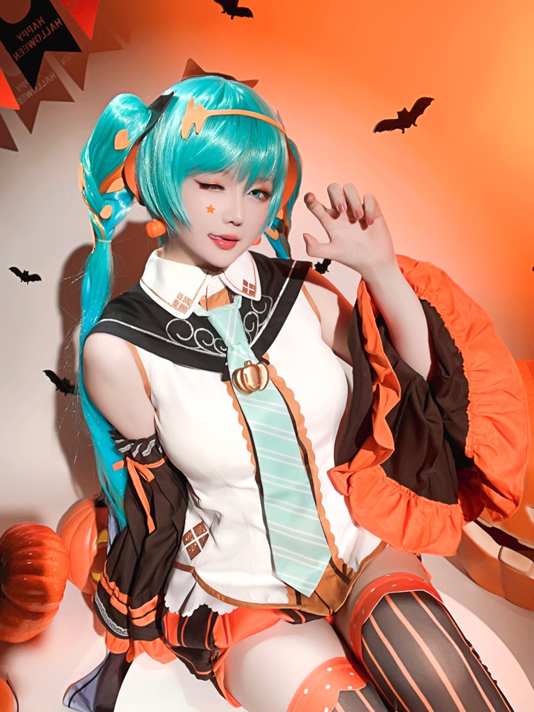 Hoshilily 星之迟迟 – Hatsune Miku Halloween Sexy Cosplay