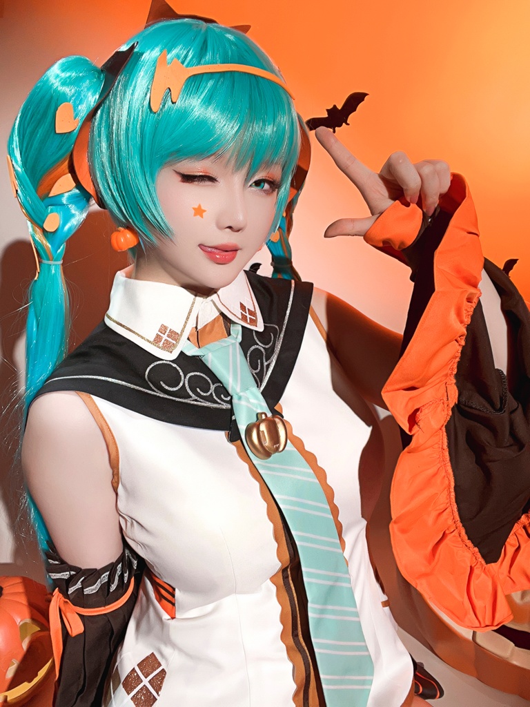 Hoshilily 星之迟迟 – Hatsune Miku Halloween Sexy Cosplay