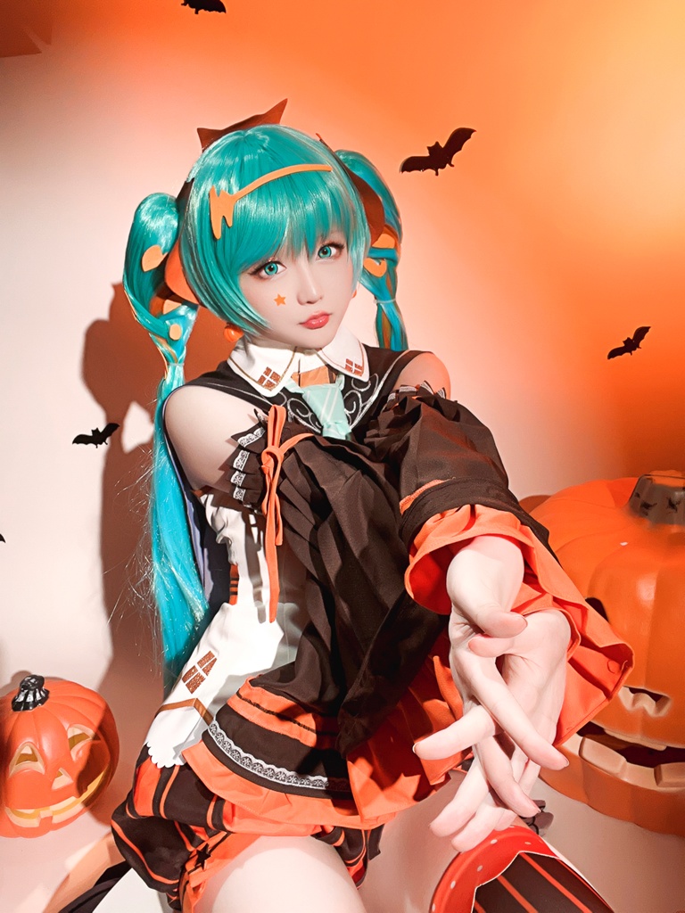 Hoshilily 星之迟迟 – Hatsune Miku Halloween Sexy Cosplay