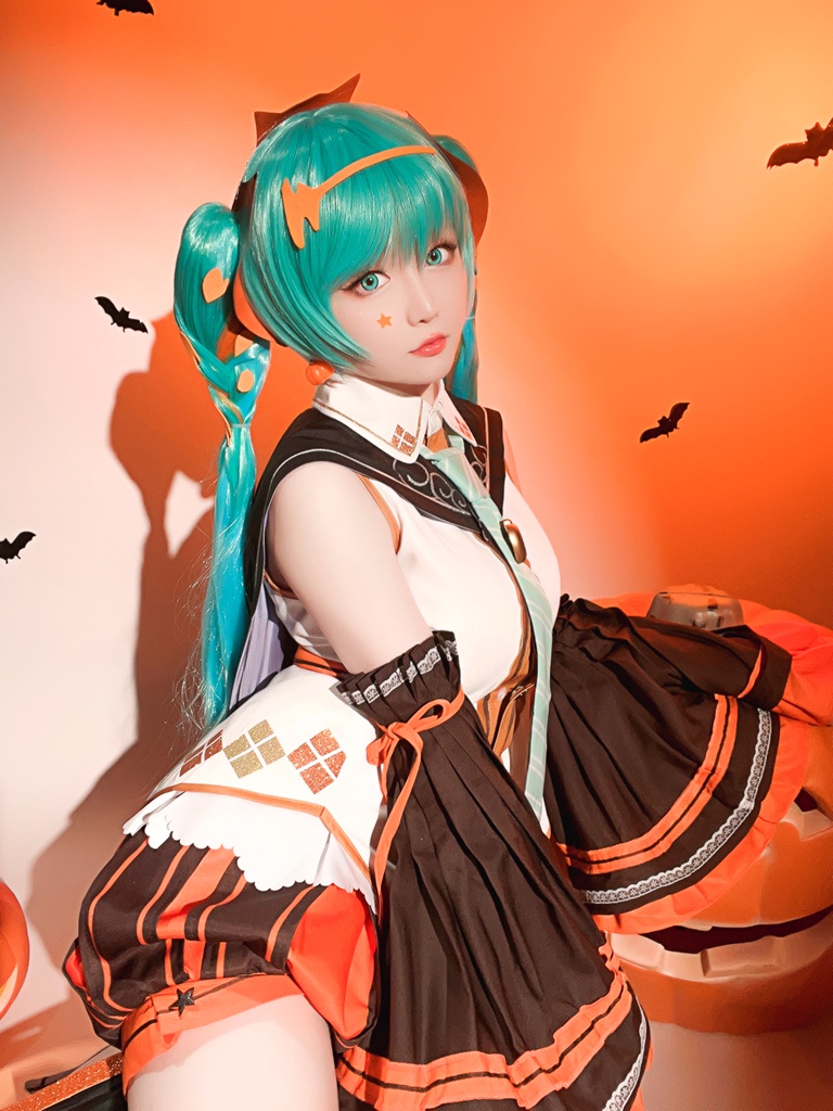 Hoshilily 星之迟迟 – Hatsune Miku Halloween Sexy Cosplay