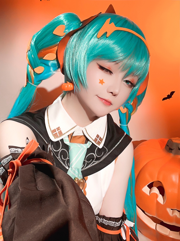 Hoshilily 星之迟迟 – Hatsune Miku Halloween Sexy Cosplay