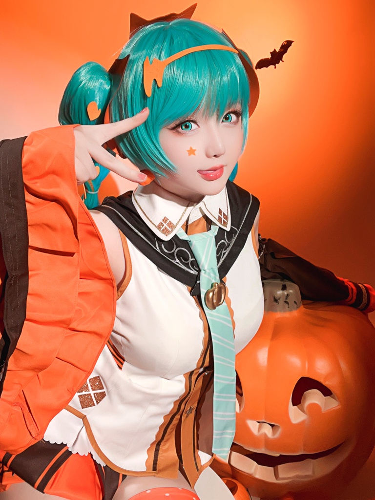 Hoshilily 星之迟迟 – Hatsune Miku Halloween Sexy Cosplay