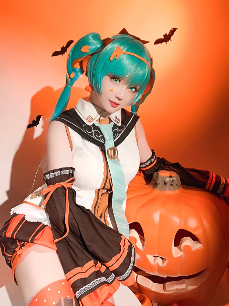 Hoshilily 星之迟迟 – Hatsune Miku Halloween Sexy Cosplay