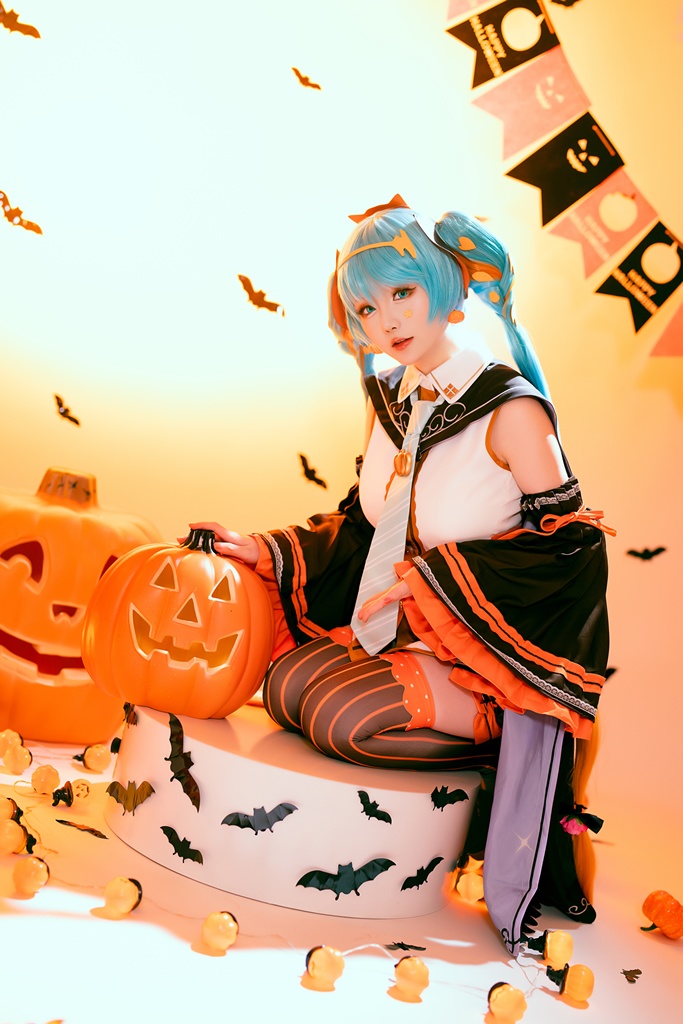 Hoshilily 星之迟迟 – Hatsune Miku Halloween Sexy Cosplay