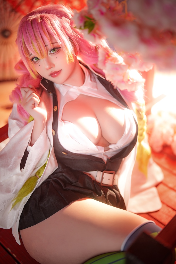 Takomayuyi 菌烨 – Mitsuri Kanroji Sexy Cosplay