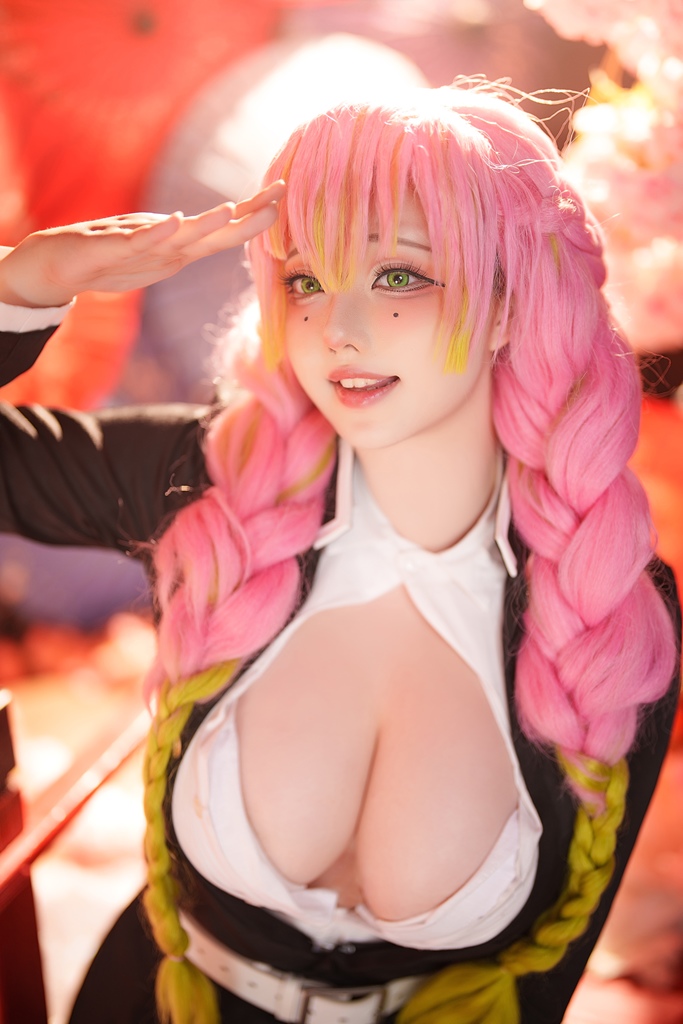 Takomayuyi 菌烨 – Mitsuri Kanroji Sexy Cosplay