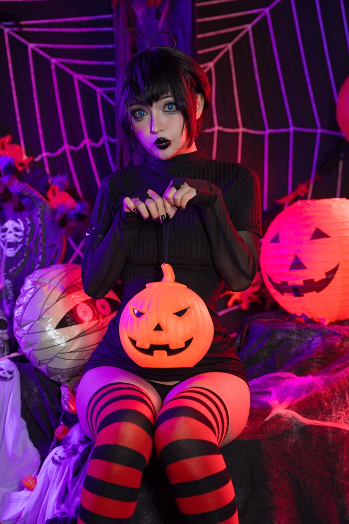 Umeko J – Mavis Halloween (mitaku.net) photo 1-2