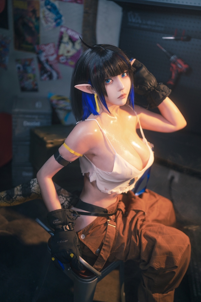 Takomayuyi 菌烨 – Eunectes Forgemaster (Arknights) Sexy Cosplay