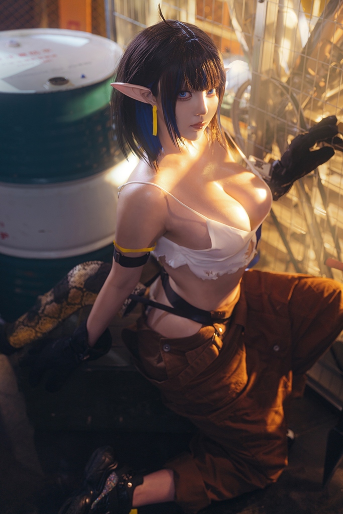 Takomayuyi 菌烨 – Eunectes Forgemaster (Arknights) Sexy Cosplay