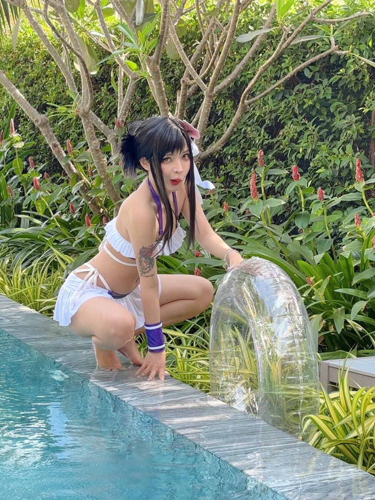 Umeko J – Tifa Swimsuit Sexy Cosplay