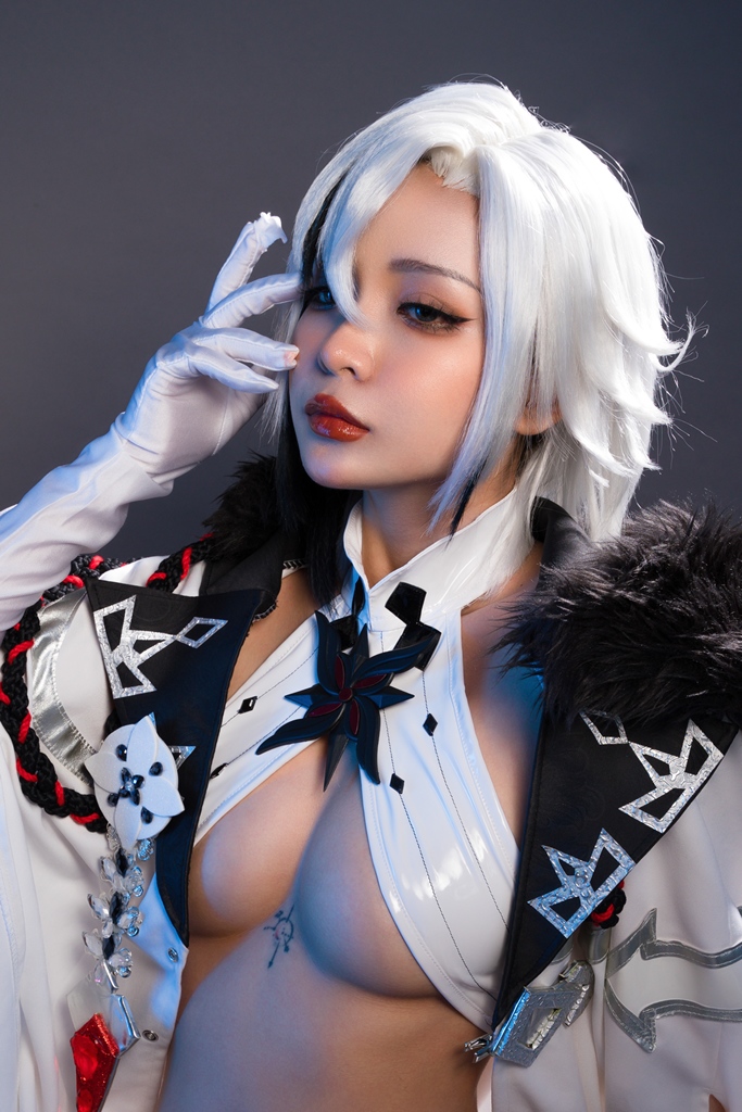 Umeko J – Arlecchino Sexy Cosplay