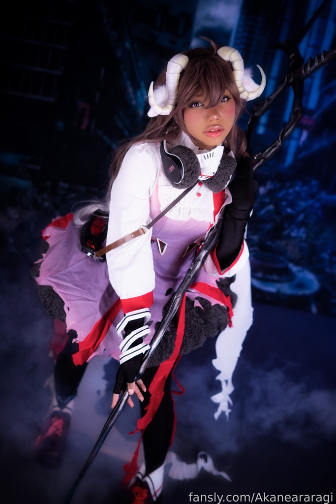 Akane Araragi - Eyjafjalla (Arknights) - Mitaku photo 1-2