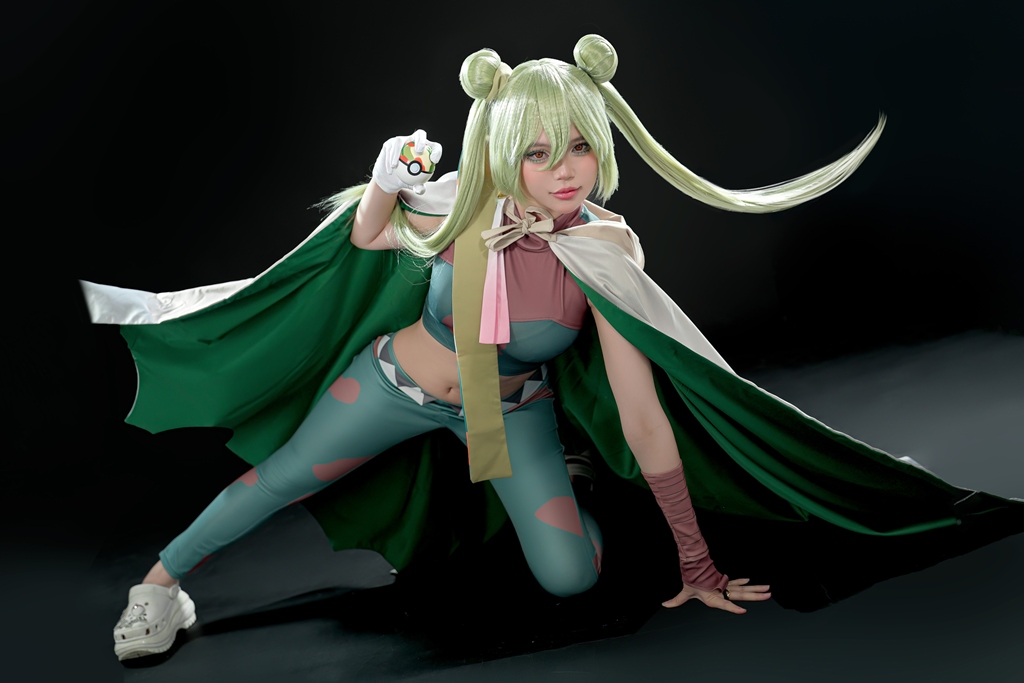 ZinieQ – Hatsune Miku Project Voltage Sexy Cosplay