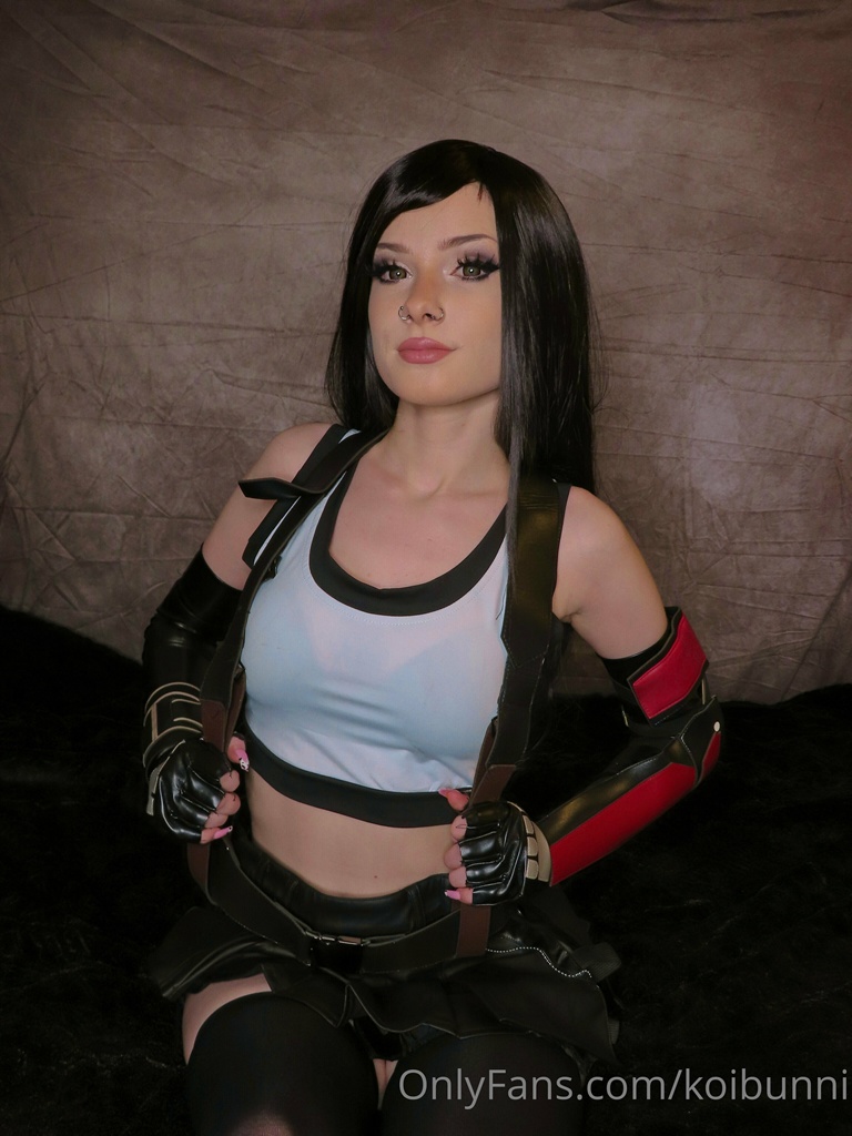 Bunni Lynn – Tifa Sexy Cosplay