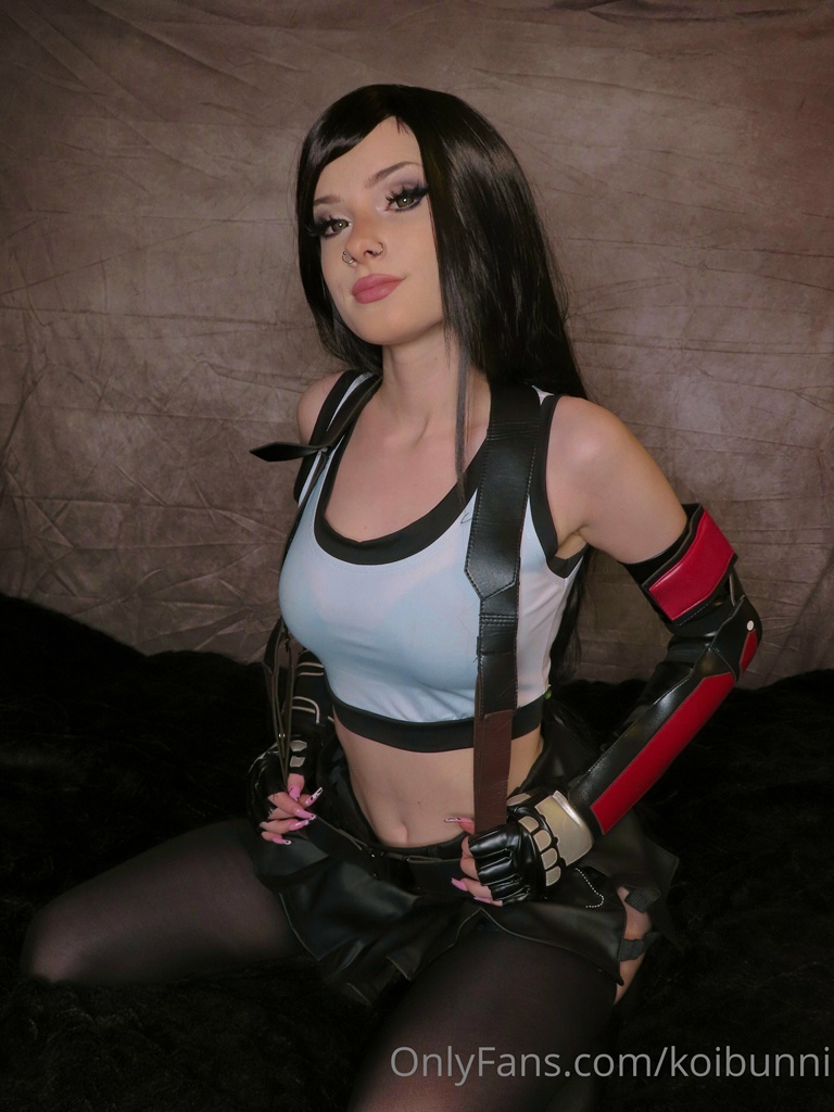 Bunni Lynn – Tifa Sexy Cosplay