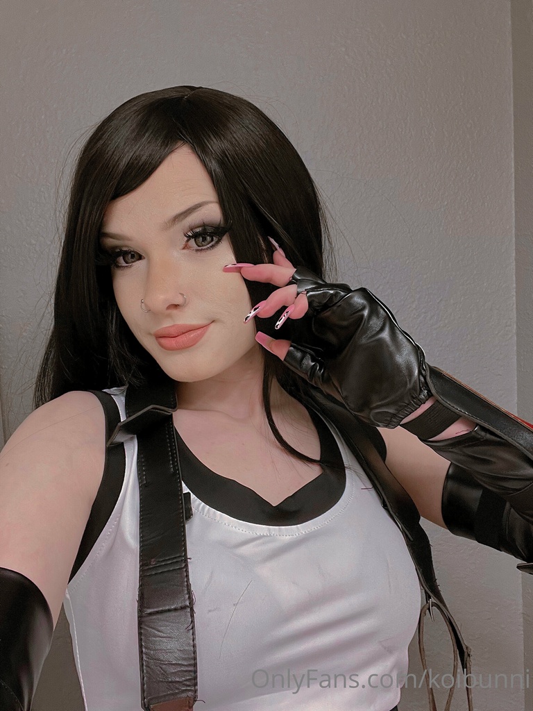 Bunni Lynn – Tifa Sexy Cosplay