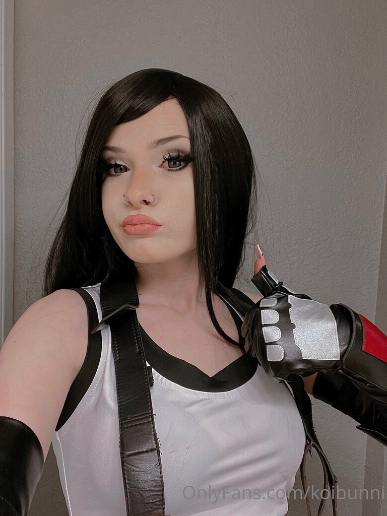 Bunni Lynn – Tifa Sexy Cosplay