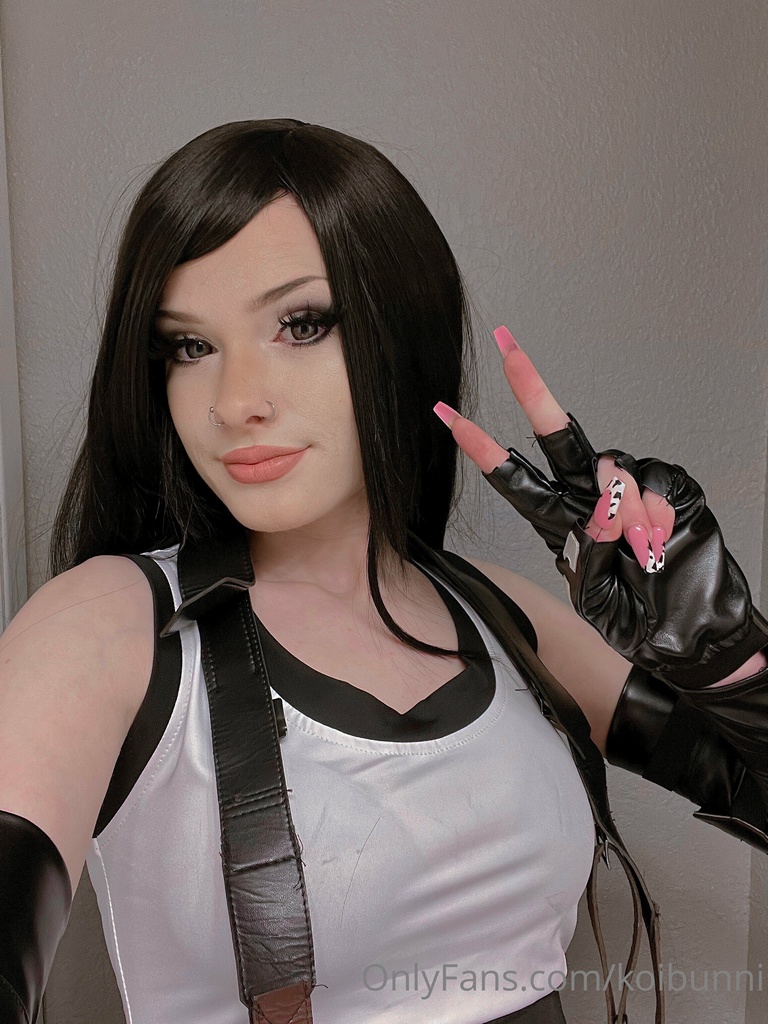 Bunni Lynn – Tifa Sexy Cosplay