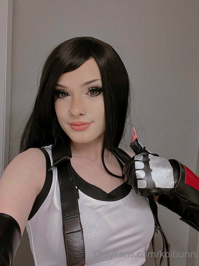 Bunni Lynn – Tifa Sexy Cosplay