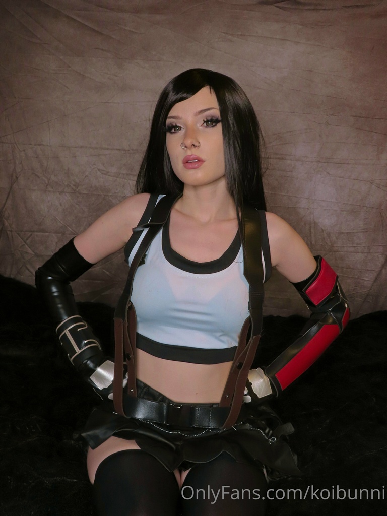 Bunni Lynn – Tifa Sexy Cosplay