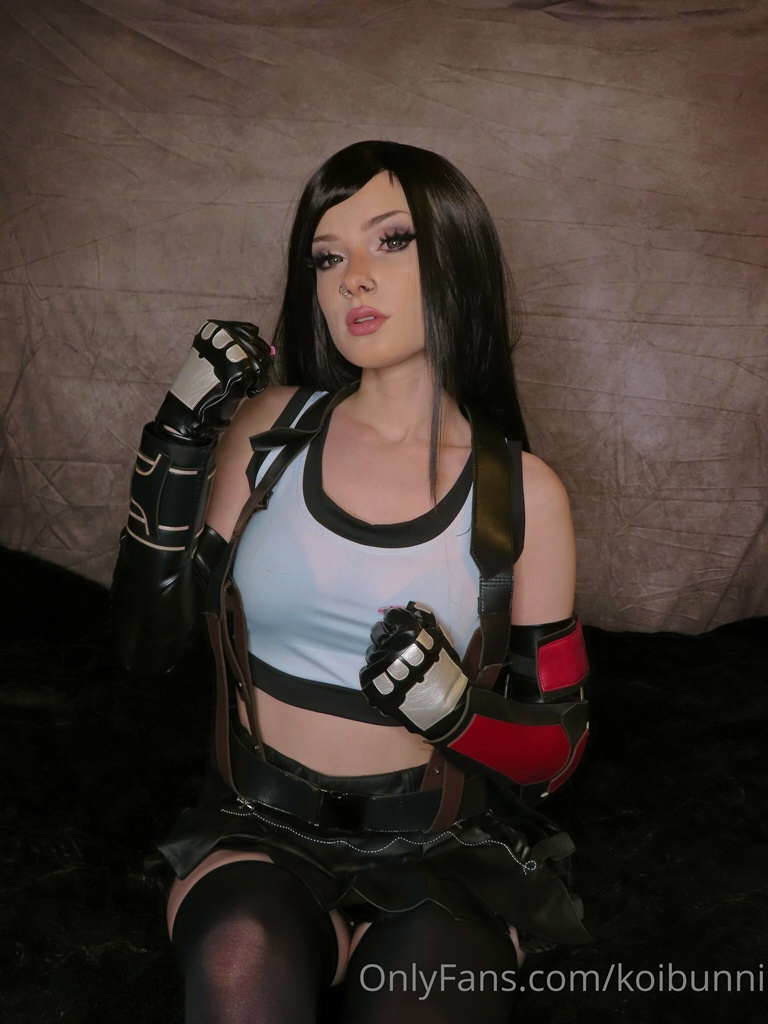 Bunni Lynn – Tifa Sexy Cosplay