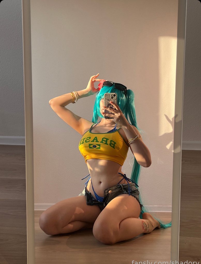 Shadory – Brazilian Miku Sexy Cosplay