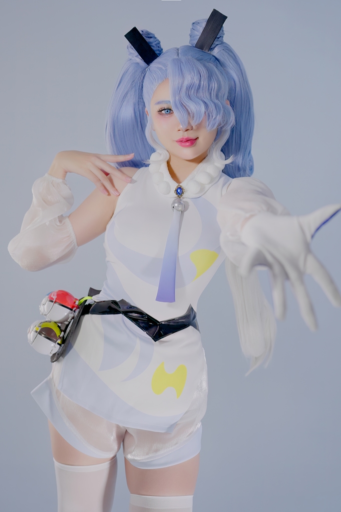 ZinieQ – Hatsune Miku Project Voltage Flying Sexy Cosplay