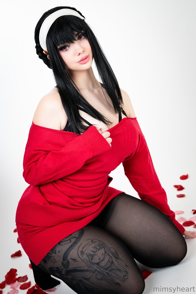 Mimsyheart - Yor Forger Red Sweater - Mitaku photo 1-1