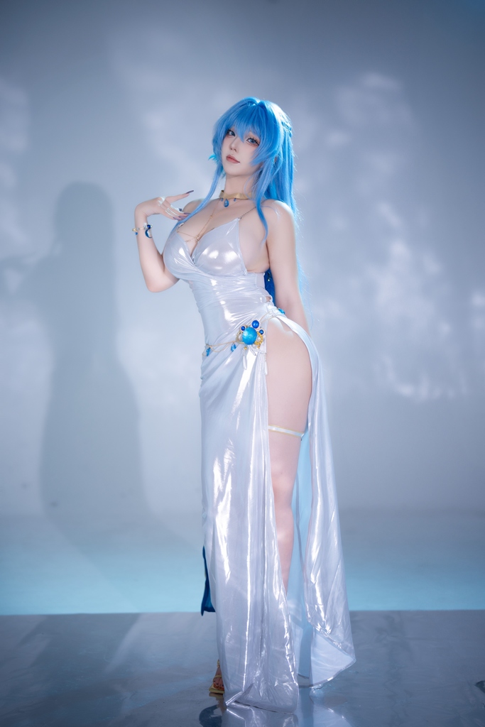 Takomayuyi 菌烨 – Helm (NIKKE) Sexy Cosplay