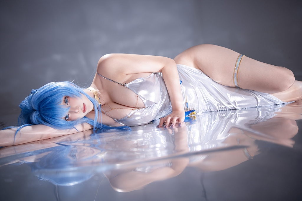 Takomayuyi 菌烨 – Helm (NIKKE) Sexy Cosplay